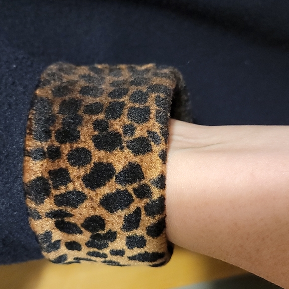 Black Lightweight Fleece coat with Leopard accent - Picture 3 of 7